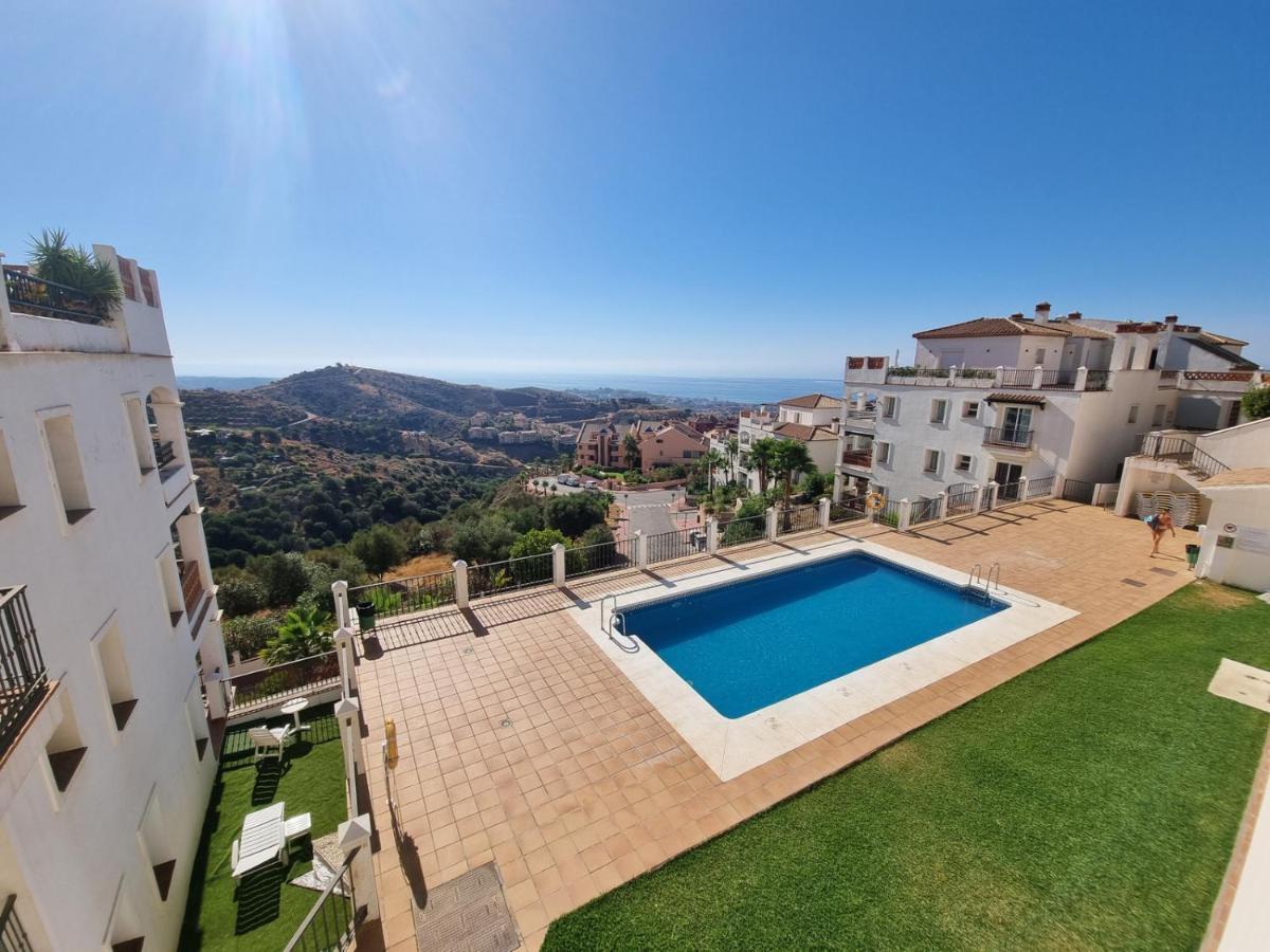 Elegant Apartment With Fantastic Views At The Top Of Calahonda Sitio de Calahonda Kültér fotó
