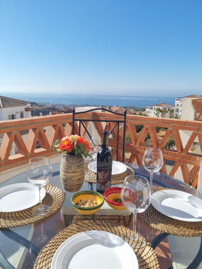 Elegant Apartment With Fantastic Views At The Top Of Calahonda Sitio de Calahonda Kültér fotó