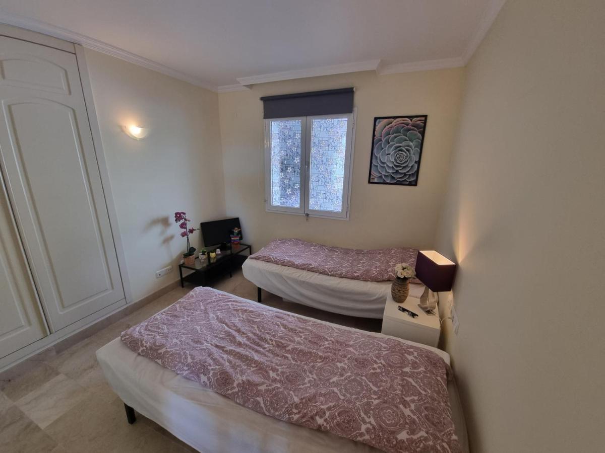 Elegant Apartment With Fantastic Views At The Top Of Calahonda Sitio de Calahonda Kültér fotó