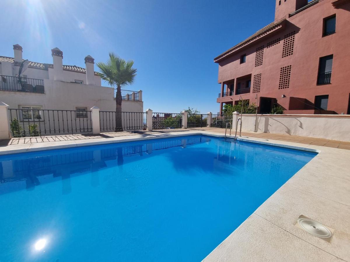 Elegant Apartment With Fantastic Views At The Top Of Calahonda Sitio de Calahonda Kültér fotó