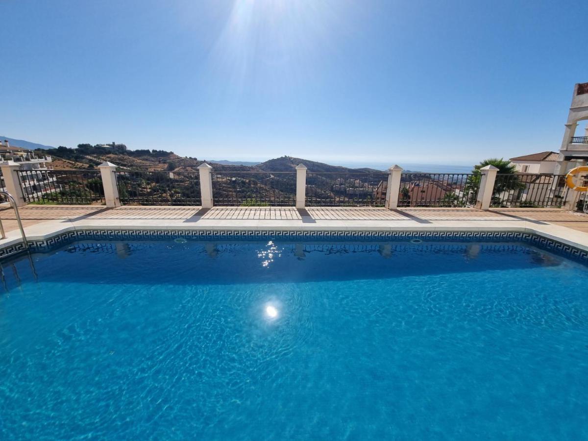 Elegant Apartment With Fantastic Views At The Top Of Calahonda Sitio de Calahonda Kültér fotó