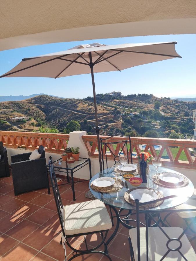 Elegant Apartment With Fantastic Views At The Top Of Calahonda Sitio de Calahonda Kültér fotó