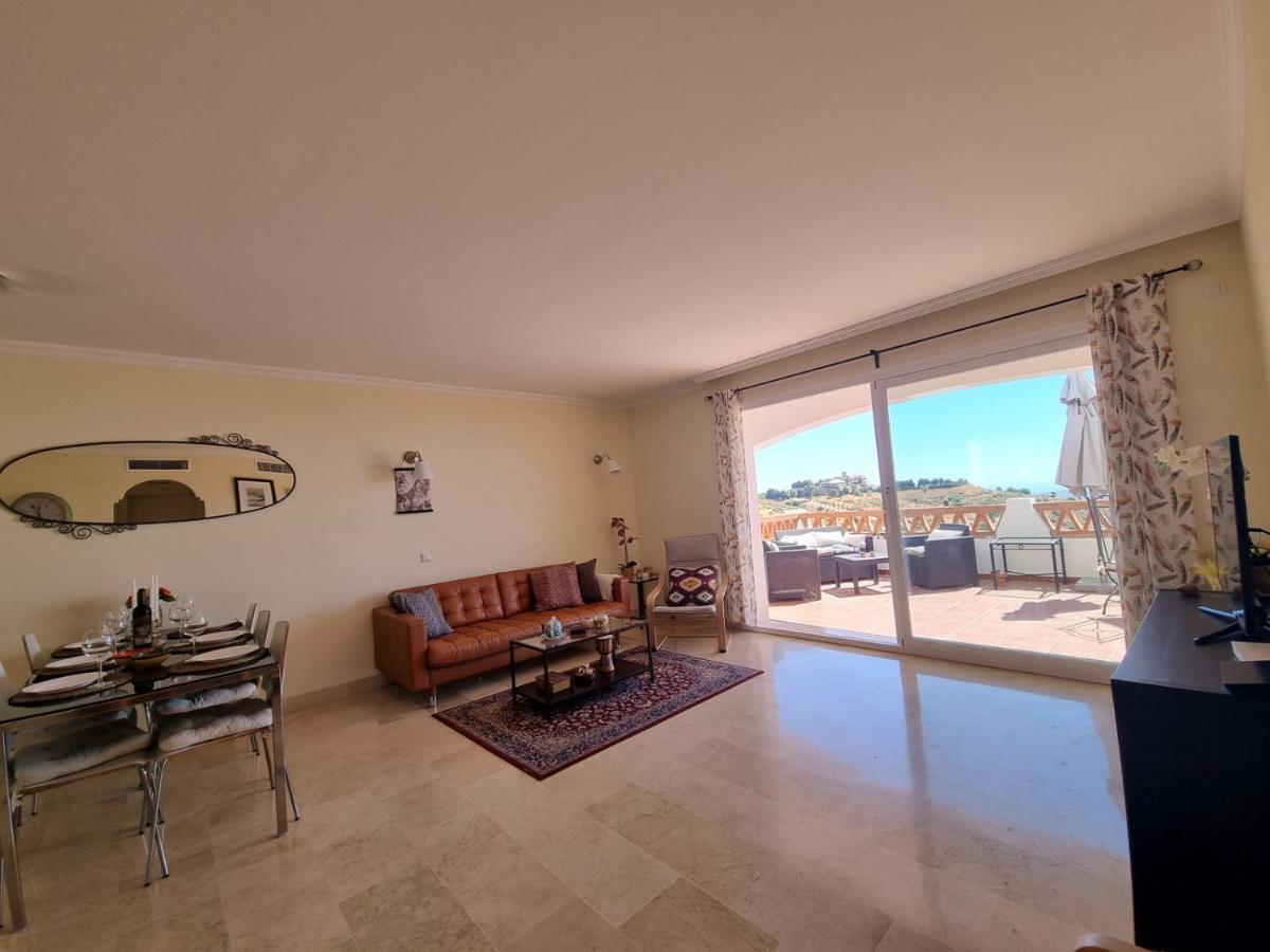 Elegant Apartment With Fantastic Views At The Top Of Calahonda Sitio de Calahonda Kültér fotó